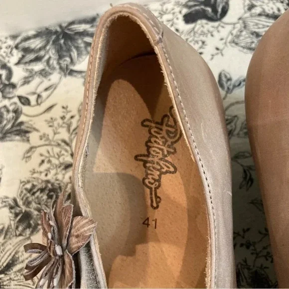 PORTOFINO Sz 41 Heeled Sandal With  Velcro Closure Adorned with Flower - Picture 13 of 16